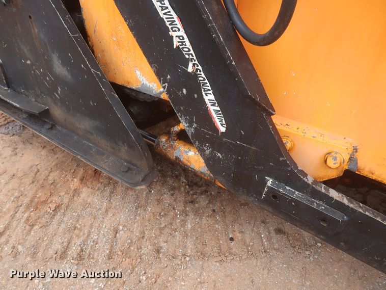 image for item DJ1903 2006 LeeBoy L8510T  paver