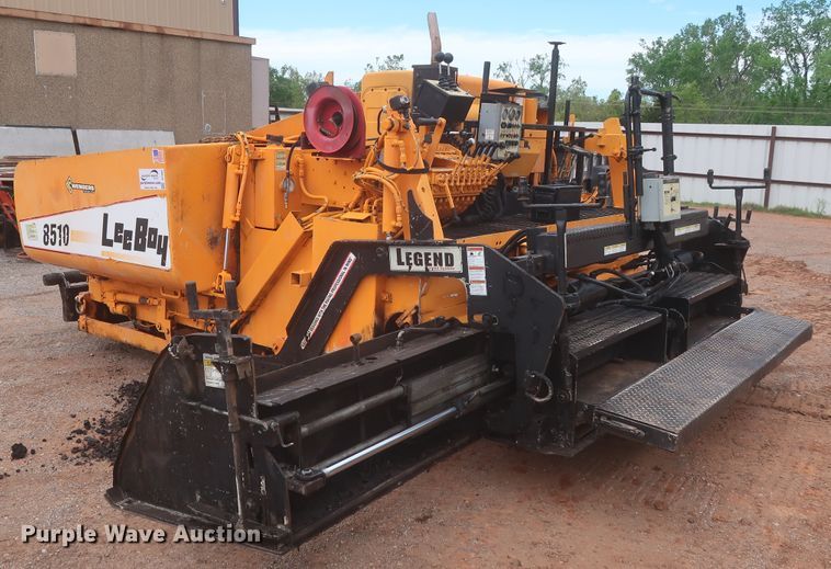 image for item DJ1903 2006 LeeBoy L8510T  paver