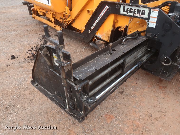 image for item DJ1903 2006 LeeBoy L8510T  paver