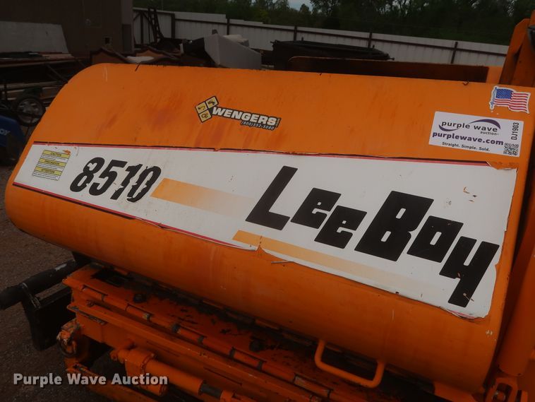 image for item DJ1903 2006 LeeBoy L8510T  paver