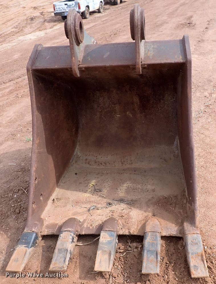 image for item DJ5526 TAG  42"W excavator bucket