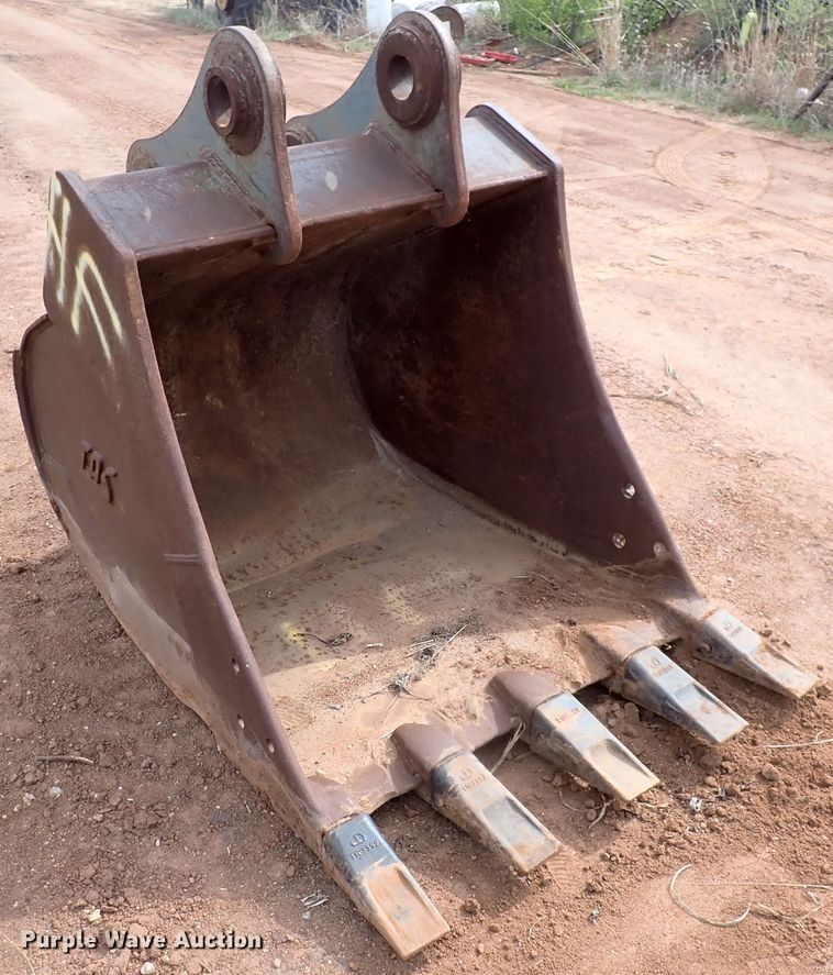 image for item DJ5526 TAG  42"W excavator bucket