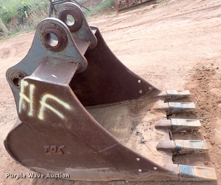 image for item DJ5526 TAG  42"W excavator bucket