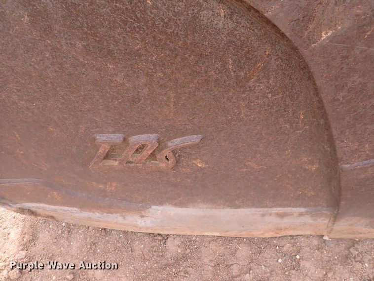 image for item DJ5526 TAG  42"W excavator bucket