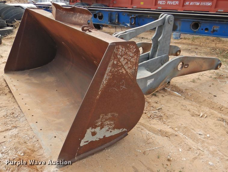 Volvo L70 loader arms and bucket in Olton, TX Item DJ8472 sold Purple Wave