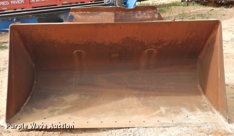 image for item DJ8472 Volvo L70 loader arms and bucket