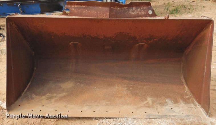 image for item DJ8472 Volvo L70 loader arms and bucket