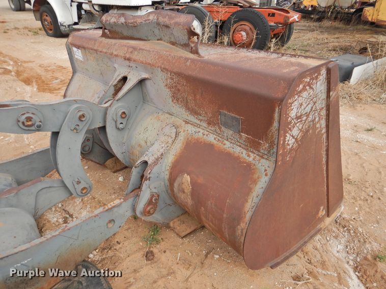 image for item DJ8472 Volvo L70 loader arms and bucket