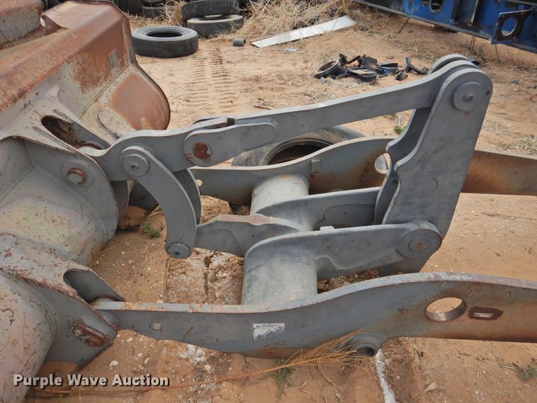 image for item DJ8472 Volvo L70 loader arms and bucket