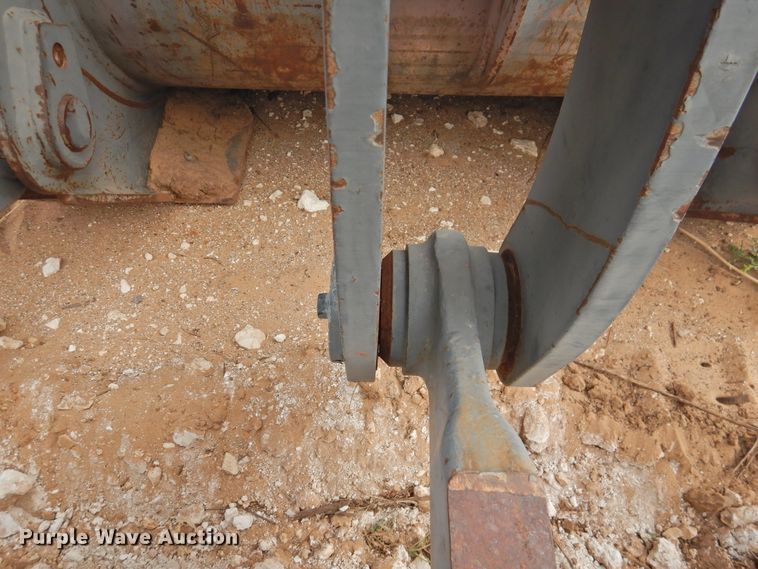 image for item DJ8472 Volvo L70 loader arms and bucket