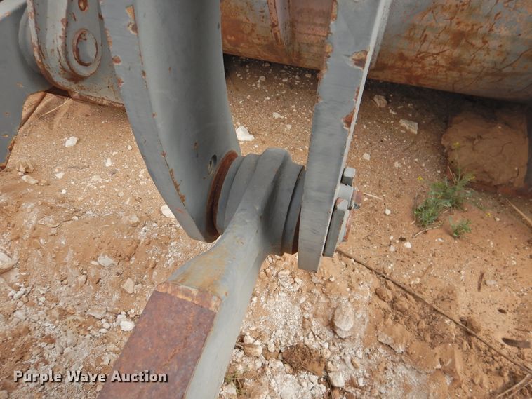 image for item DJ8472 Volvo L70 loader arms and bucket