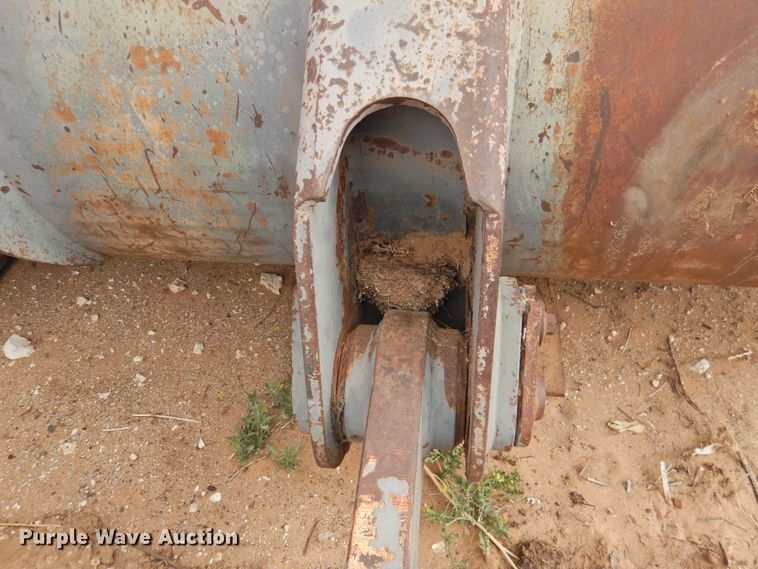 image for item DJ8472 Volvo L70 loader arms and bucket