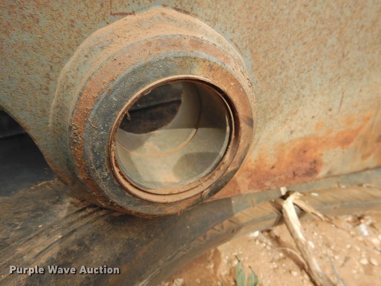 image for item DJ8472 Volvo L70 loader arms and bucket