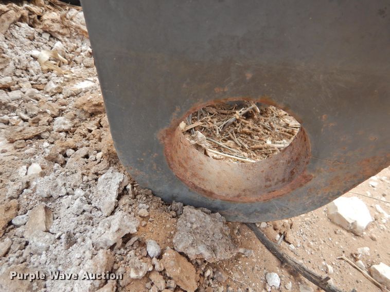 image for item DJ8472 Volvo L70 loader arms and bucket