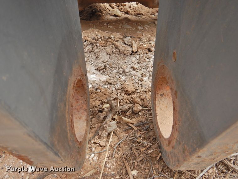 image for item DJ8472 Volvo L70 loader arms and bucket