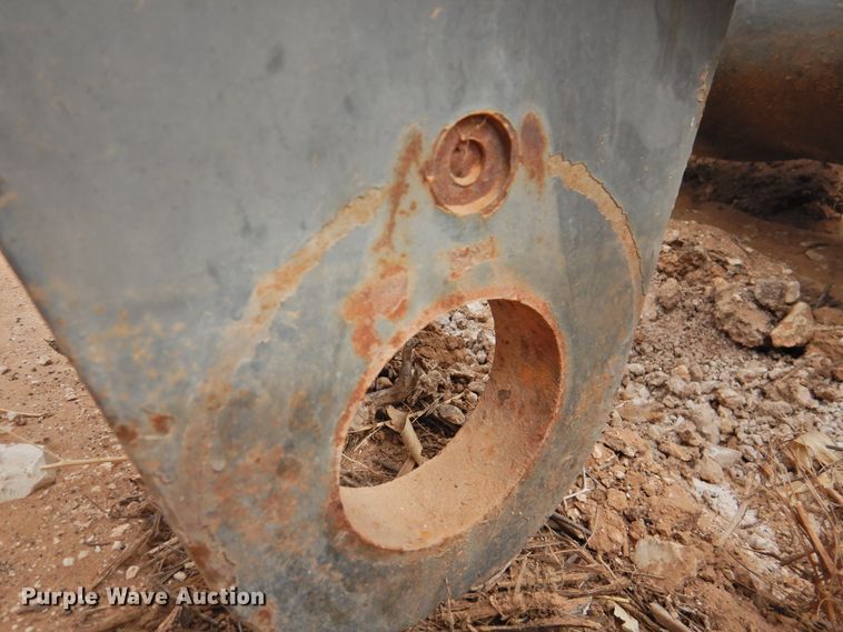 image for item DJ8472 Volvo L70 loader arms and bucket