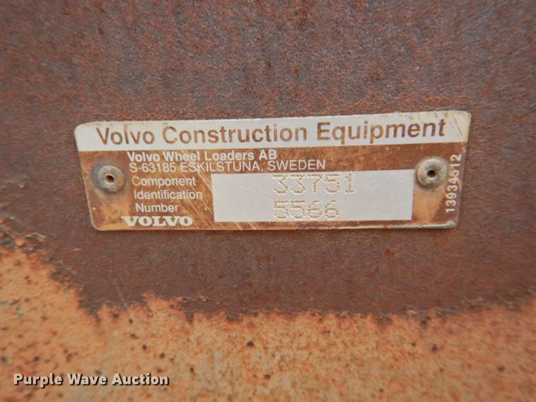 image for item DJ8472 Volvo L70 loader arms and bucket
