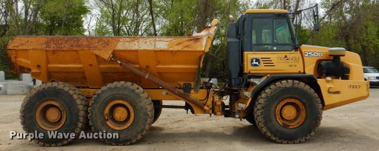 image for item DJ8739 2006 John Deere 250D  haul truck
