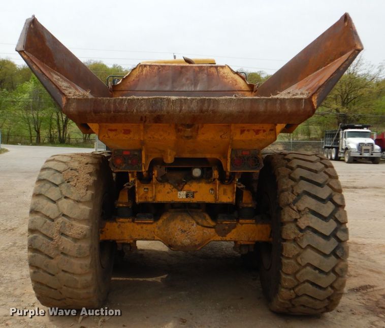 image for item DJ8739 2006 John Deere 250D  haul truck