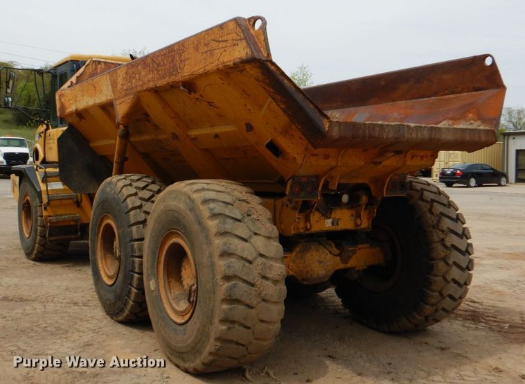 image for item DJ8739 2006 John Deere 250D  haul truck