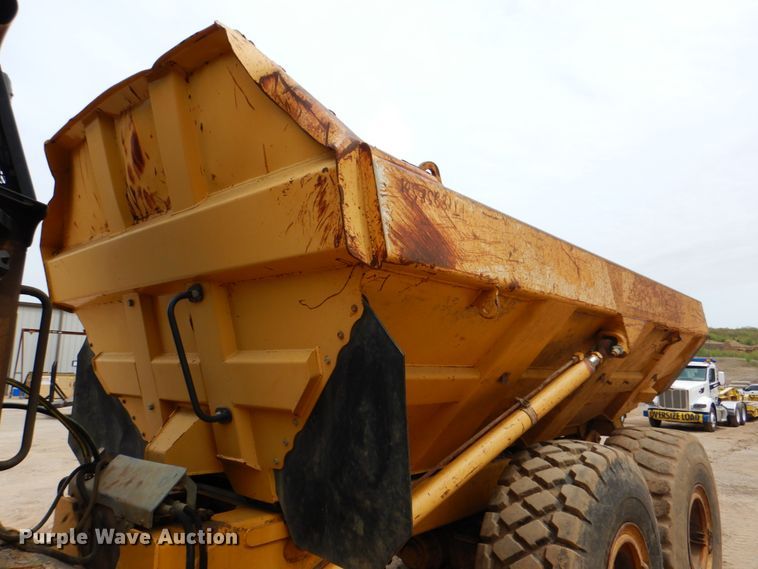 image for item DJ8739 2006 John Deere 250D  haul truck