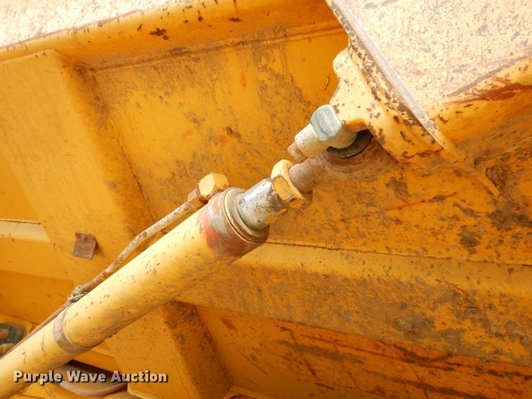 image for item DJ8739 2006 John Deere 250D  haul truck