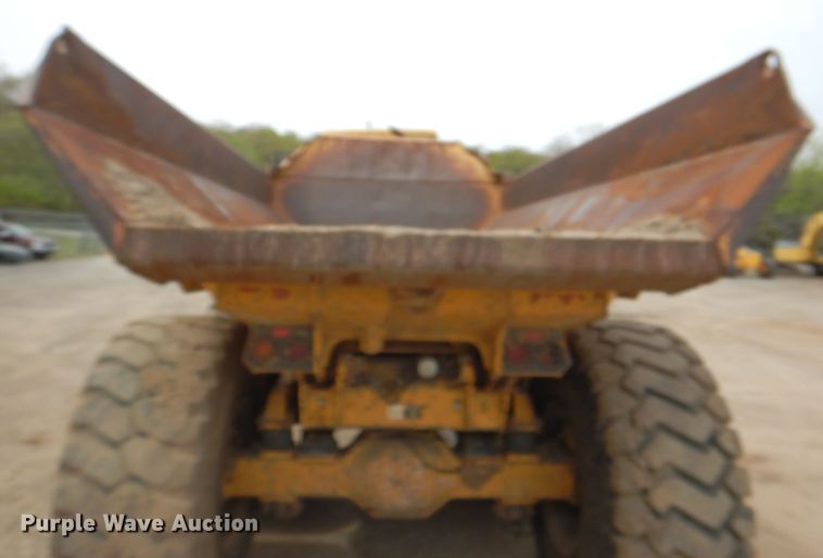 image for item DJ8739 2006 John Deere 250D  haul truck