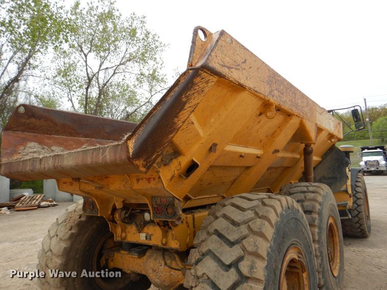 image for item DJ8739 2006 John Deere 250D  haul truck