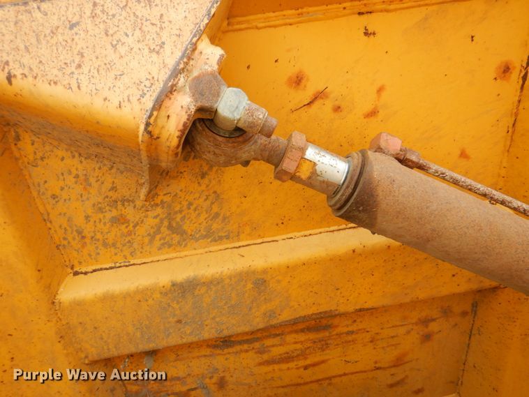 image for item DJ8739 2006 John Deere 250D  haul truck