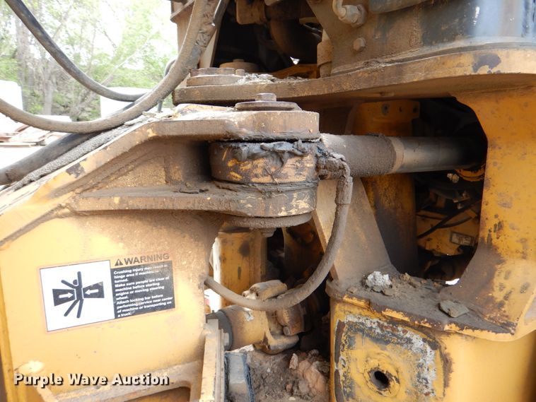 image for item DJ8739 2006 John Deere 250D  haul truck