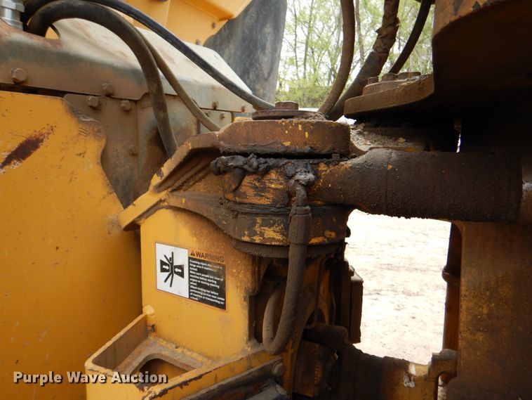 image for item DJ8739 2006 John Deere 250D  haul truck