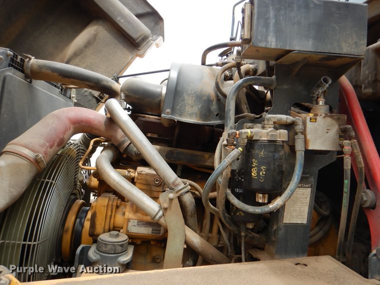 image for item DJ8739 2006 John Deere 250D  haul truck