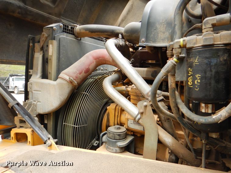 image for item DJ8739 2006 John Deere 250D  haul truck