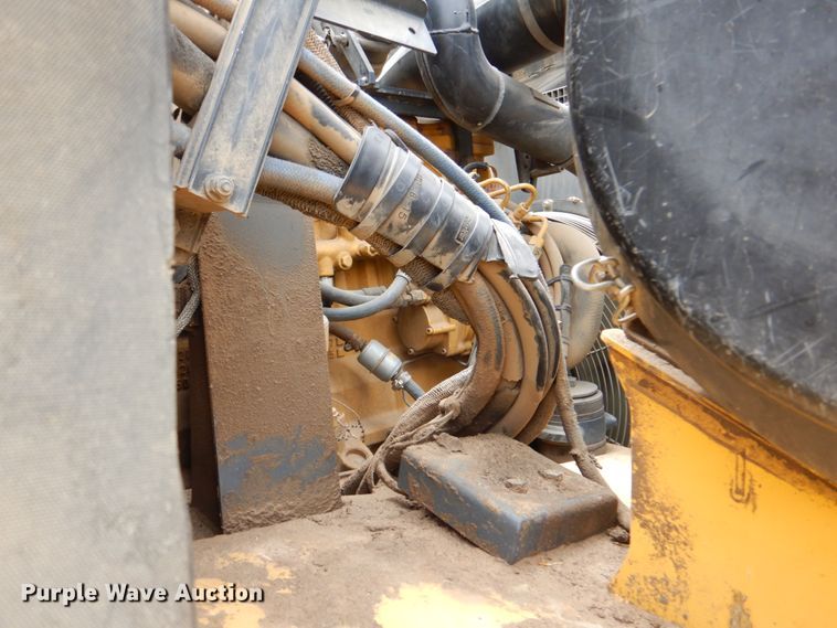 image for item DJ8739 2006 John Deere 250D  haul truck