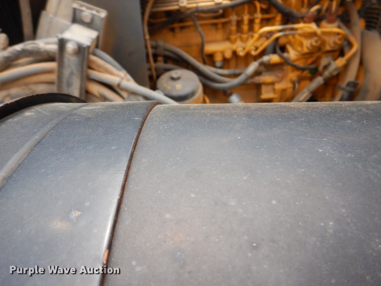 image for item DJ8739 2006 John Deere 250D  haul truck