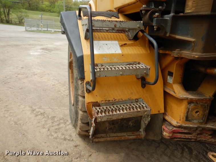 image for item DJ8739 2006 John Deere 250D  haul truck