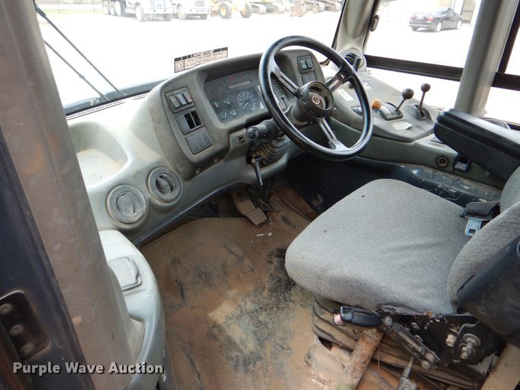 image for item DJ8739 2006 John Deere 250D  haul truck