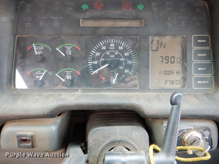 image for item DJ8739 2006 John Deere 250D  haul truck