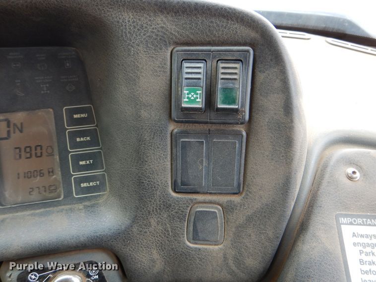 image for item DJ8739 2006 John Deere 250D  haul truck