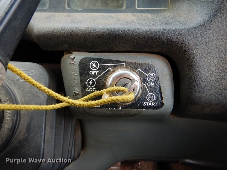 image for item DJ8739 2006 John Deere 250D  haul truck