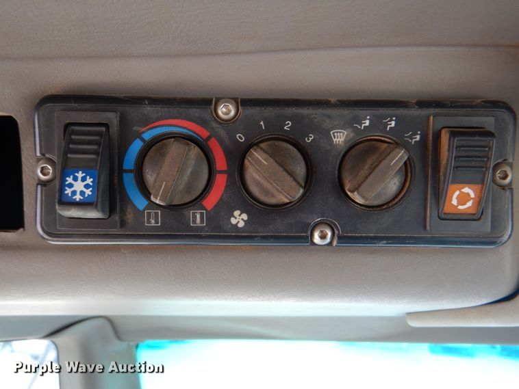 image for item DJ8739 2006 John Deere 250D  haul truck