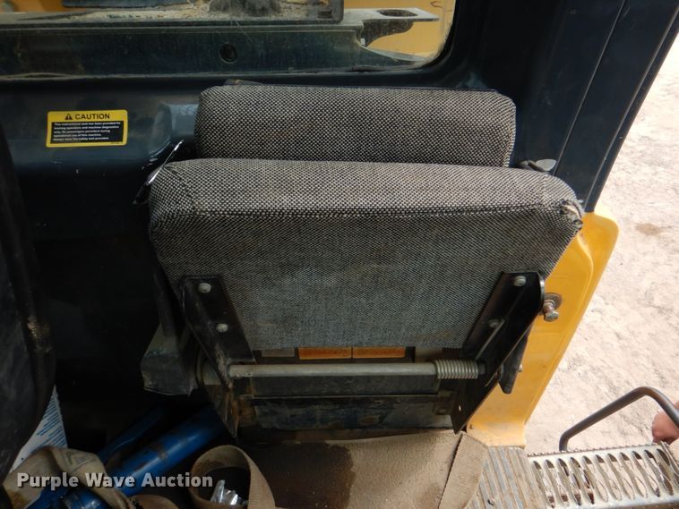 image for item DJ8739 2006 John Deere 250D  haul truck