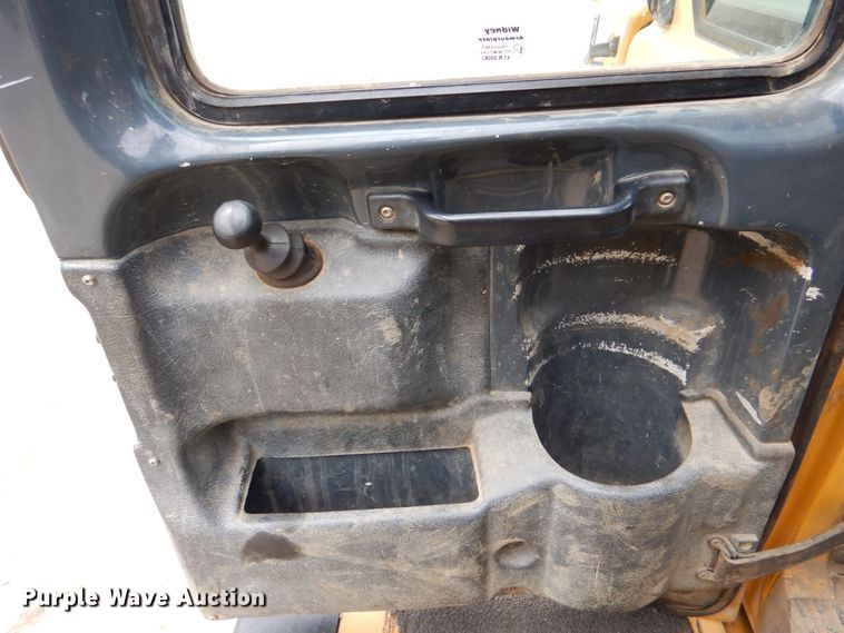 image for item DJ8739 2006 John Deere 250D  haul truck