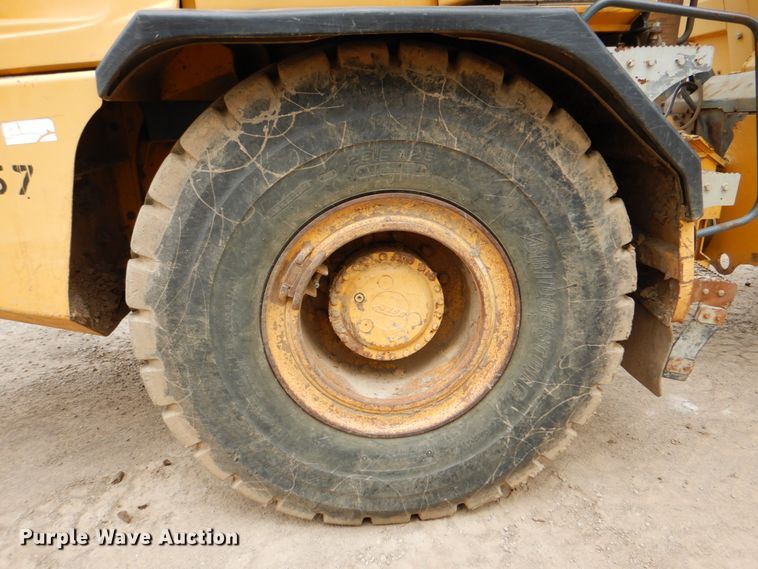 image for item DJ8739 2006 John Deere 250D  haul truck