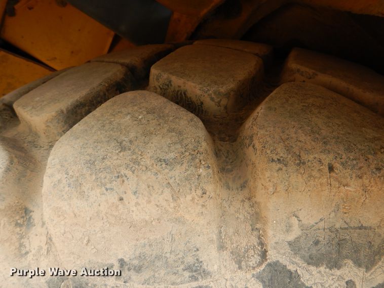 image for item DJ8739 2006 John Deere 250D  haul truck