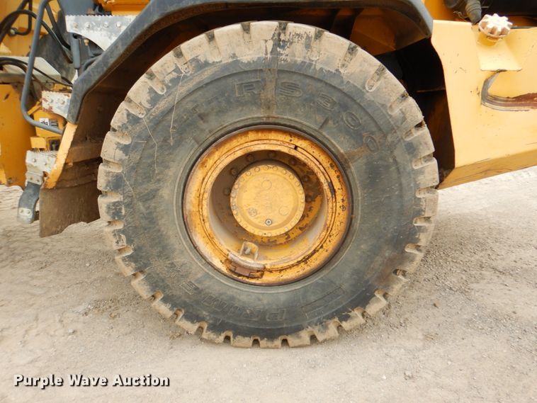 image for item DJ8739 2006 John Deere 250D  haul truck