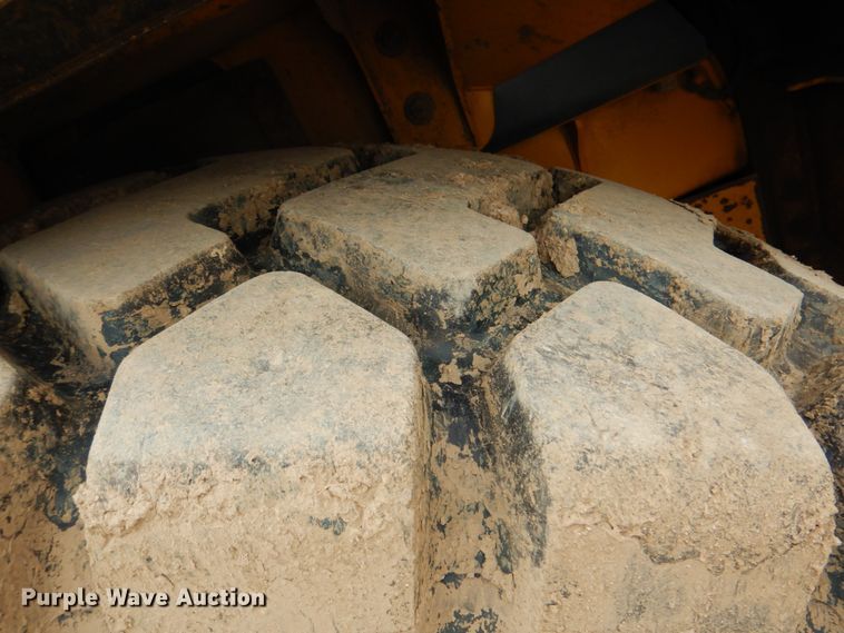 image for item DJ8739 2006 John Deere 250D  haul truck