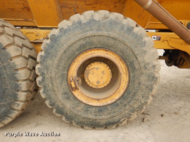 image for item DJ8739 2006 John Deere 250D  haul truck