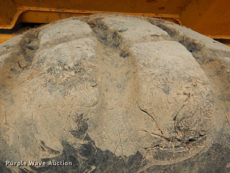 image for item DJ8739 2006 John Deere 250D  haul truck