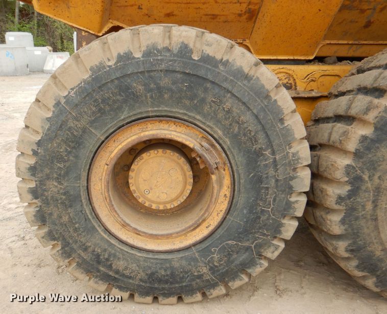 image for item DJ8739 2006 John Deere 250D  haul truck